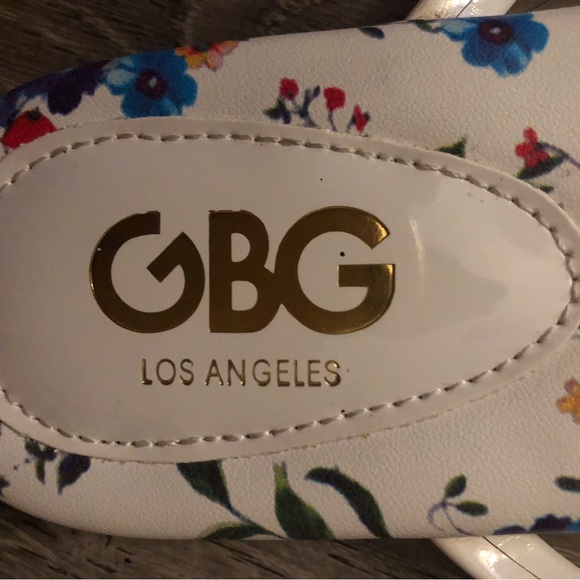 GBG Los Angeles white floral flip flops - Picture 5 of 5